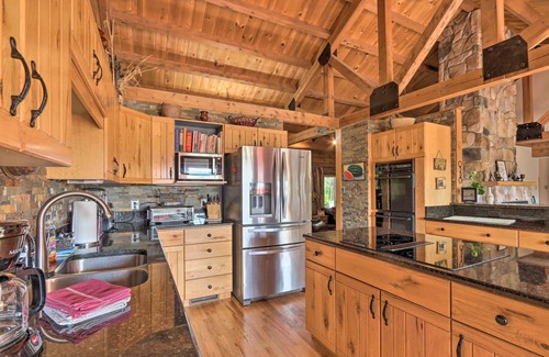 Berryville Casa | Family Retreat w/ Deck Near Appalachian Trail!