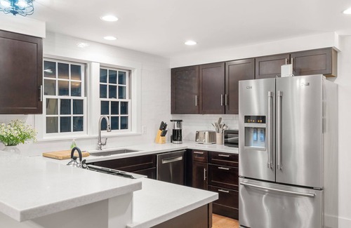 Nantucket Casa | Family retreat w/ outdoor shower, fire pit, plenty of indoor & outdoor space