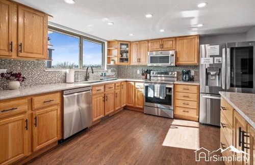 Northwest Arvada Casa | Family Retreat W Yard & Firepit