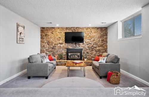 Northwest Arvada Casa | Family Retreat W Yard & Firepit