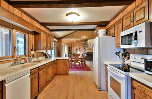 Solon Springs Casa | Family Retreat with Privacy and Comfort on Middle Eau Claire Lake. Fast WIFI!
