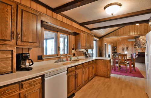 Solon Springs Casa | Family Retreat with Privacy and Comfort on Middle Eau Claire Lake. Fast WIFI!