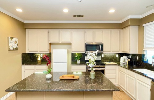 Fontana Casa | Family Reunion: 5BR/2.5BA, near Highway 15 & 210