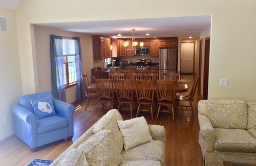 Dennis Port Casa | Family Reunion Home w / climatizada de agua salada Piscina. A / C central. Wi-Fi gratis