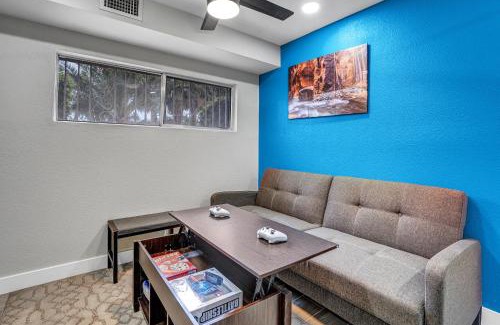 North Las Vegas Casa | Family Reunion, Remodeled, King Beds, X-box, Desks