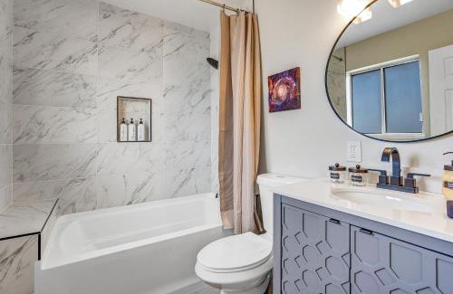 North Las Vegas Casa | Family Reunion, Remodeled, King Beds, X-box, Desks