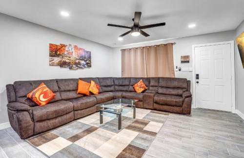 North Las Vegas Casa | Family Reunion, Remodeled, King Beds, X-box, Desks
