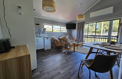 Maketu Apartamento | Family room, come and enjoy the magical sunset on the balcony, Pet Friendly