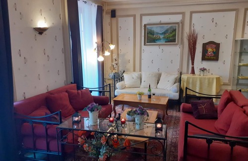 Thiers Casa | Family room comforts up to 5 people