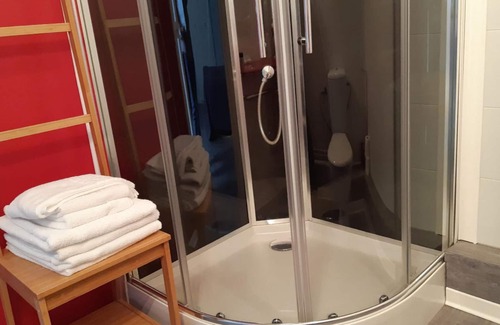 Thiers Casa | Family room comforts up to 5 people