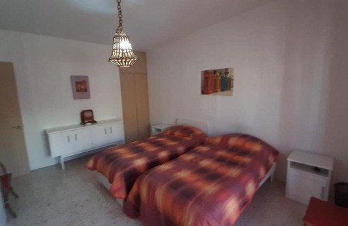 Birkirkara Casa | Family room with 4 single bed-no kitchen
