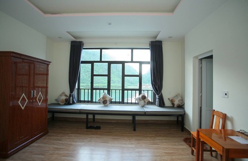 Phong Nha Casa | Habitación familiar con vistas al río y a la montaña, 2 camas Queen Funny Monkeys Homestay