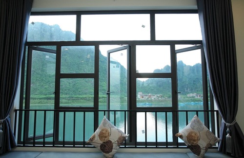 Phong Nha Casa | Habitación familiar con vistas al río y a la montaña, 2 camas Queen Funny Monkeys Homestay