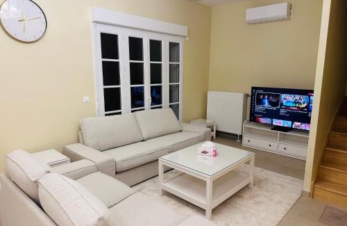Serris Casa | Family's house - Villa proche de la vallée village et Disneyland paris ,2 parkings, air condition