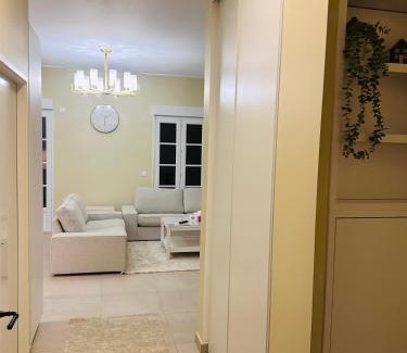Serris Casa | Family's house - Villa proche de la vallée village et Disneyland paris ,2 parkings, air condition