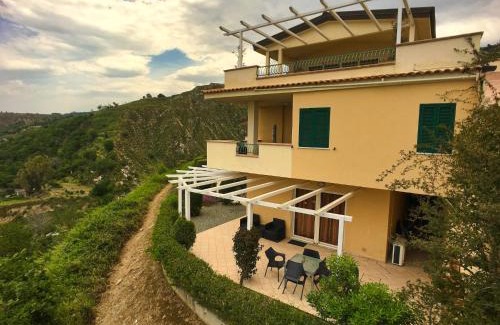 Parghelia Apartamento | Family Sea-View Retreat in Parghelia