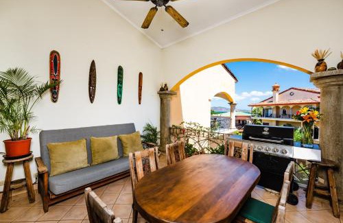 Tamarindo Apartamento | Family Setting, Big Pool Beach Facing In Towns
