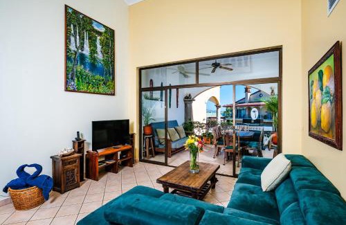 Tamarindo Apartamento | Family Setting, Big Pool Beach Facing In Towns