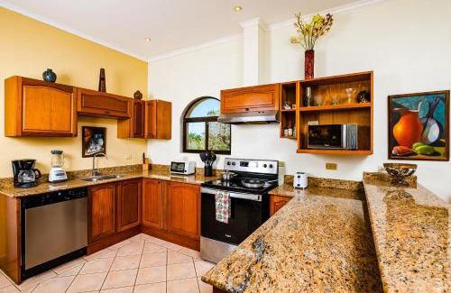 Tamarindo Apartamento | Family Setting, Big Pool Beach Facing In Towns