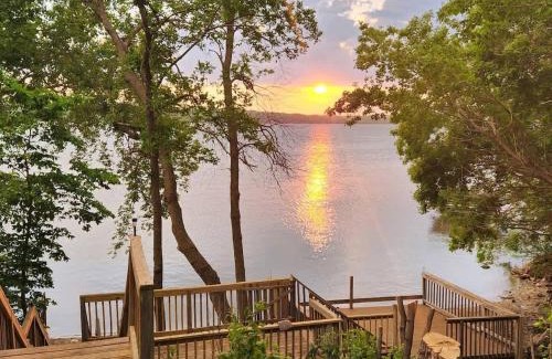 Ortonville Casa | Family Shoreline Hideaway