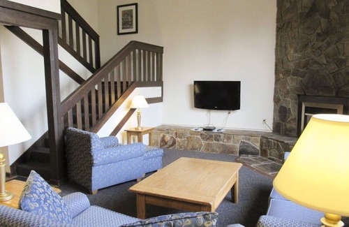 McGaheysville Complejo | Family sized 2 bedroom villa with game game and indoor pool.