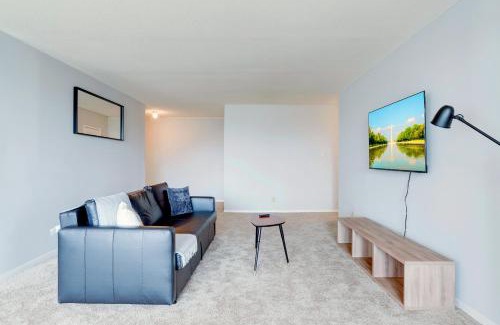 Crystal City Apartamento | Family-Sized 3BR Retreat Minutes from Reagan National