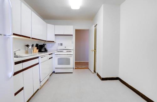 Crystal City Apartamento | Family-Sized 3BR Retreat Minutes from Reagan National