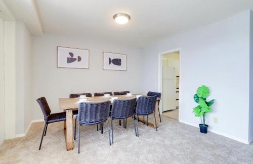 Crystal City Apartamento | Family-Sized 3BR Retreat Minutes from Reagan National