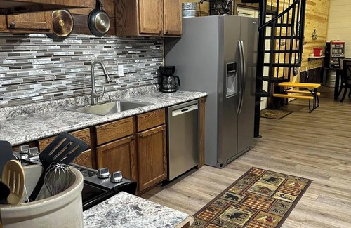 Grandin Casa | Family sized barndominium. Sleeps up to 10 comfortably.
