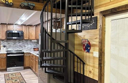 Grandin Casa | Family sized barndominium. Sleeps up to 10 comfortably.