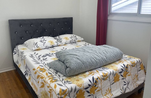 Belleville Casa | Family sized bungalow in heart of city and near hiking trails
