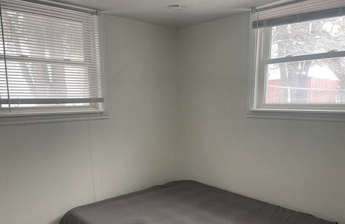 Belleville Casa | Family sized bungalow in heart of city and near hiking trails