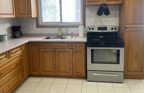 Belleville Casa | Family sized bungalow in heart of city and near hiking trails