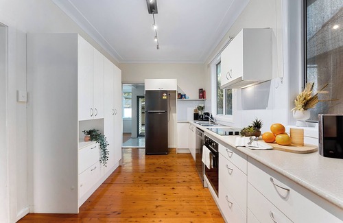 North Ryde Casa | Family-Sized Comfort - 4BR Near Macquarie & Metro