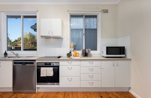 North Ryde Casa | Family-Sized Comfort - 4BR Near Macquarie & Metro