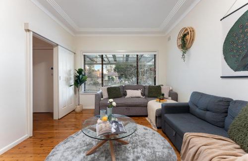 North Ryde Casa | Family-Sized Comfort - 4 bedroom House Near Macquarie & Metro