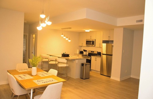 Ottawa Division Condominio | family sized condo newly built front porch , big size rooms