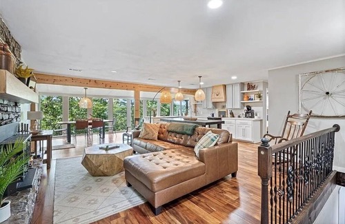 Rogers Casa | Family sized cozy mountain cabin with lake views from both sides of the house!