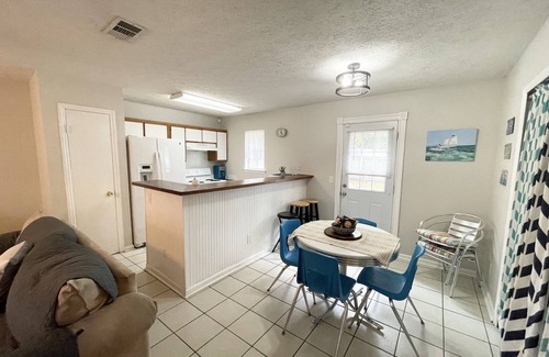 Whitemarsh Island Casa | Family-sized Home- 5 minutes to Groceries/Restaurants