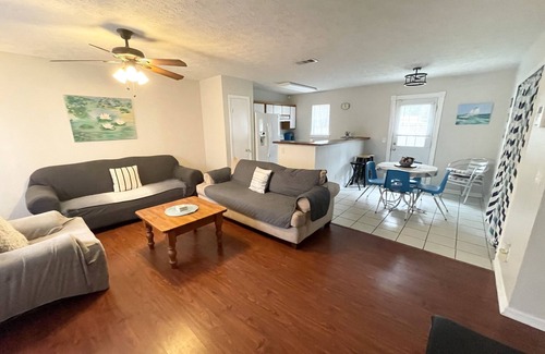 Whitemarsh Island Casa | Family-sized Home- 5 minutes to Groceries/Restaurants