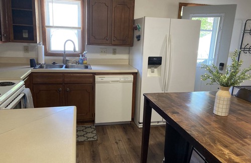 Kirksville Apartamento | Family sized, pets, one-level condo in town, laundry, grill, deck
