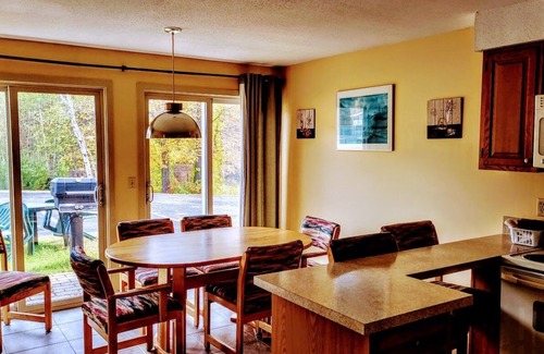 Intervale Condominio | Family Style Mountain Condo 5 Minutes to North Conway! Amenities!