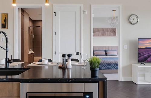 Currie Barracks Condominio | Family Stylish 2BR Condo w/City View, DT, Balcony, F/Parking & In-Suite Laundry!