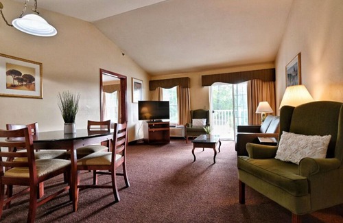 Pembine Apartamento | Family Suite | Bunk Beds | On-Site Sport Courts