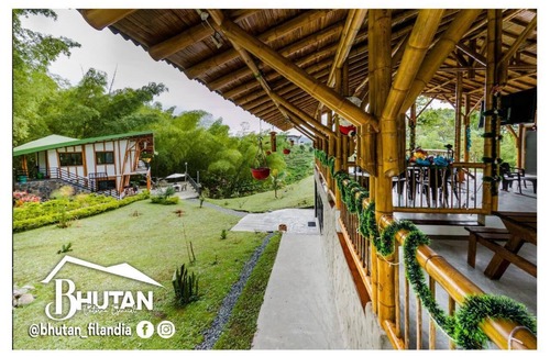 Filandia Cabaña | Family bedroom for 6 with private bathroom and living area