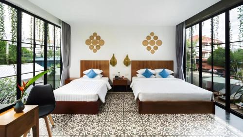 Wat Bo Area Casa | Family Suite with Balcony