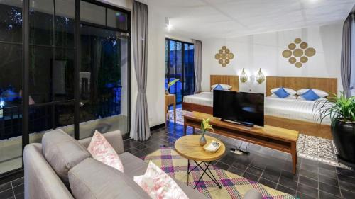 Wat Bo Area Casa | Family Suite with Balcony