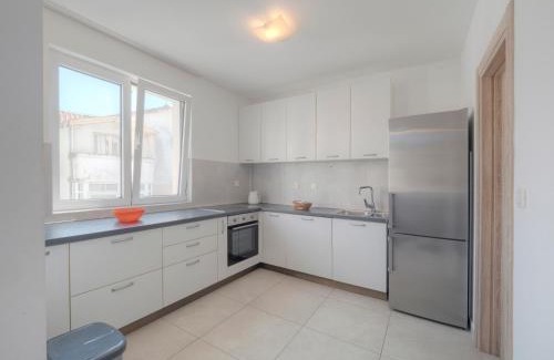 Maini Apartamento | Family Three bedroom Apartment Brando