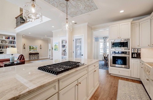 Chapin Casa | Family Ties Lakefront Estate