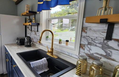 Twillingate Casa | Family Ties Vacation Home - Rossy House